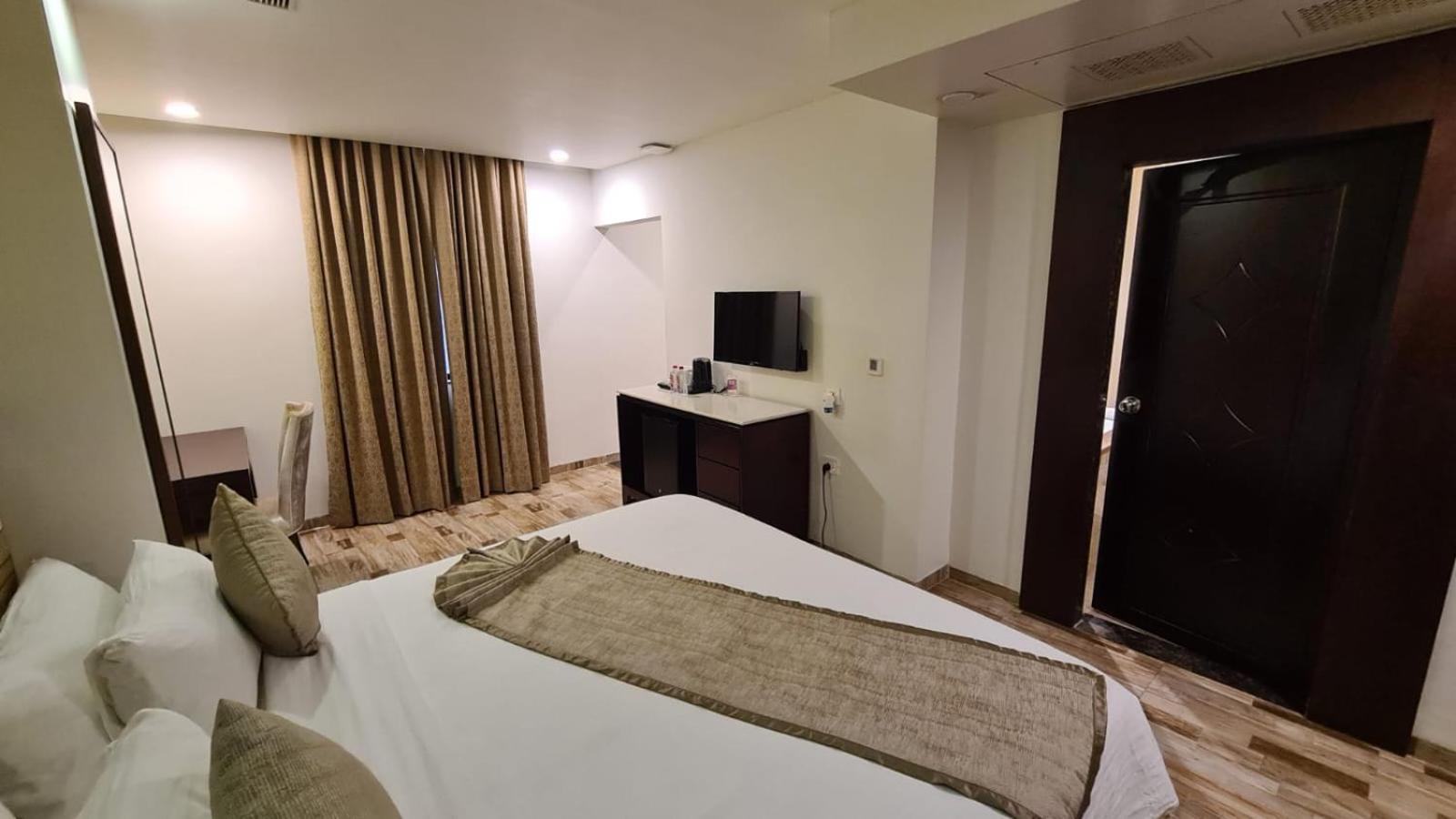 Regenta Inn Ranip Ahmadábád Kültér fotó