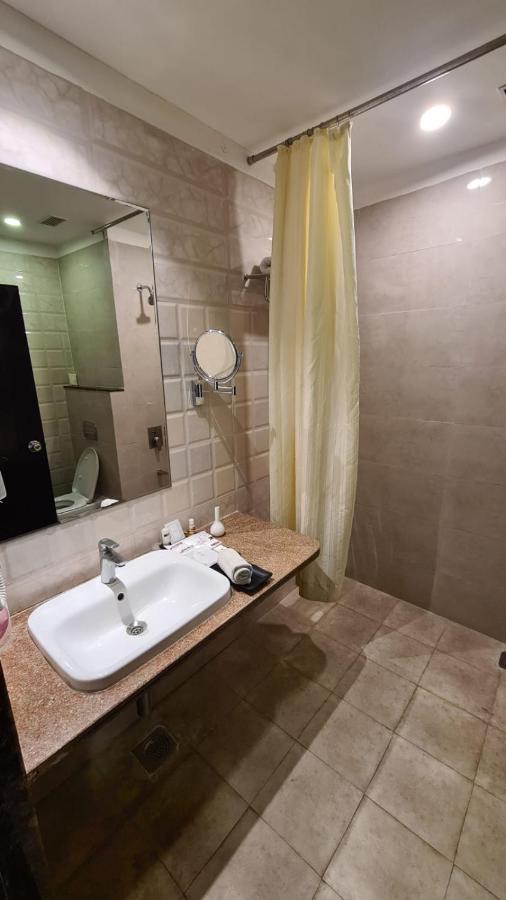 Regenta Inn Ranip Ahmadábád Kültér fotó